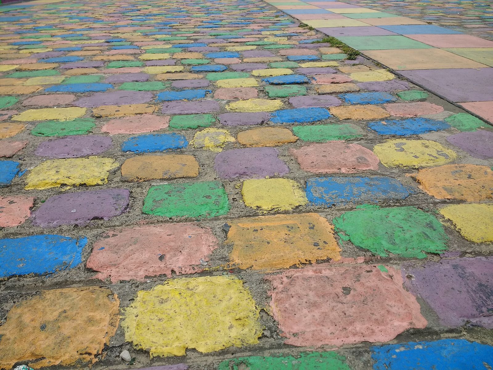 Vereda de La Boca con adoquines pintados de colores